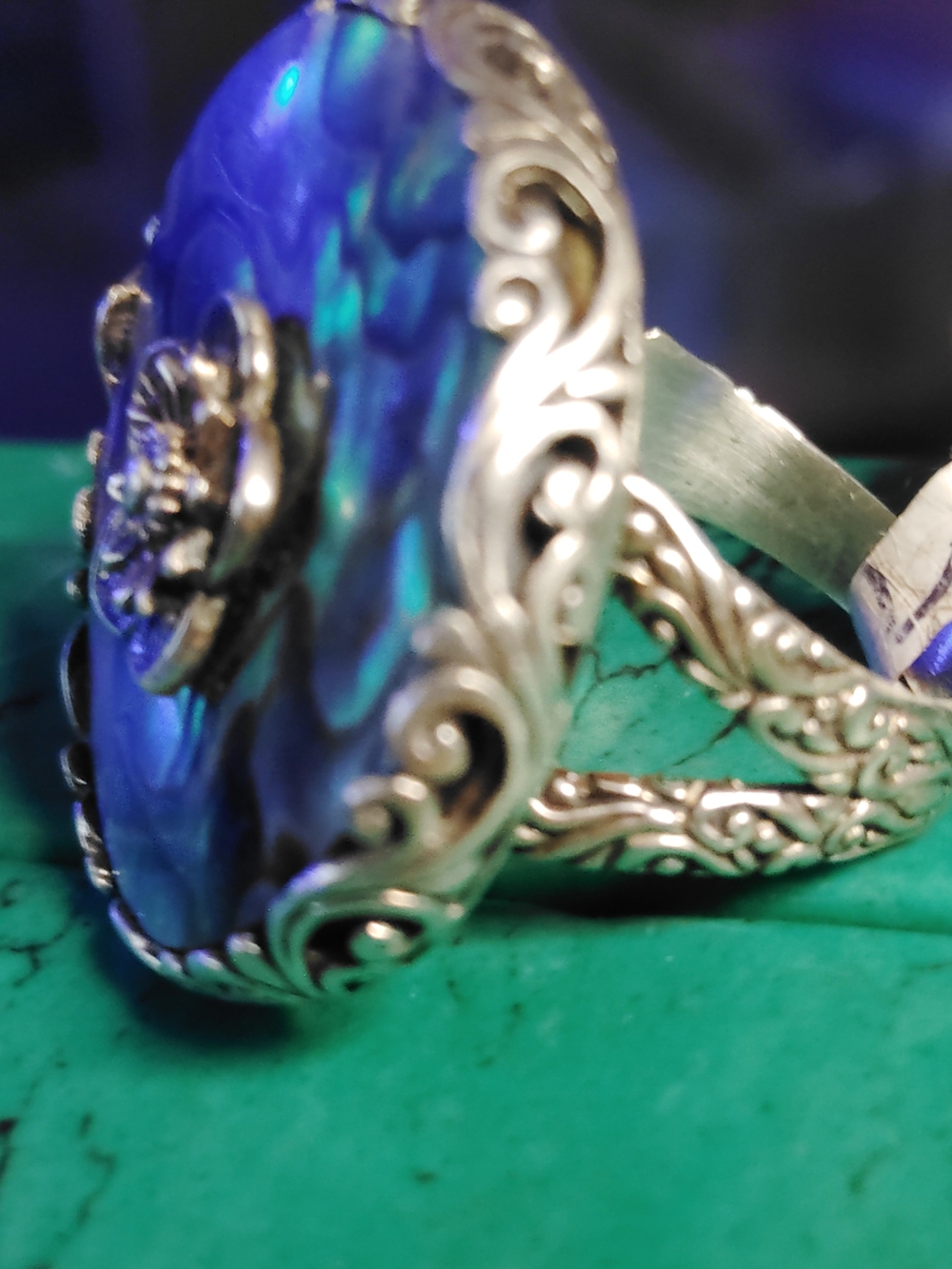 SOLID STERLING SILVERS FILIGREE RING WITH BLUE- GREEN ABALONE SHELL. SIZE 7